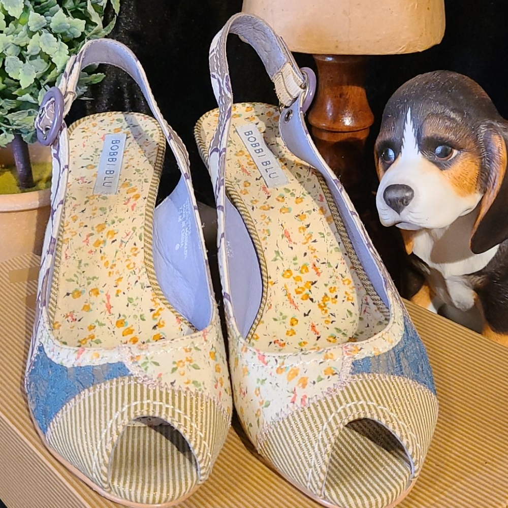 Bobbi Blu open toe buckle strap 7.5 heel/wedge